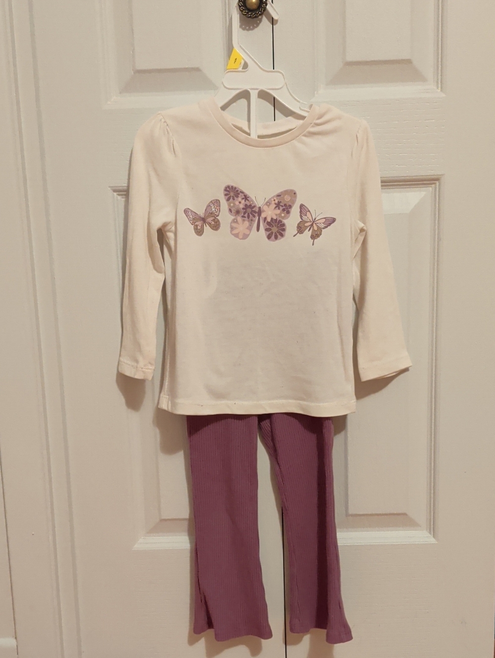 Cream Long-Sleeve Girls' Top with Butterfly Print And Purple Assorted Pants